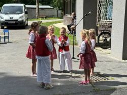 Koľko lásky...? a Láska kvitne v každom veku...