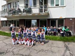 Zdobenie a stavanie májového stromu 2023 - 344794786_1232445434042791_7149304723804615769_n